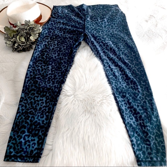 Zyia Active Blue Leopard Scrunchy  Light And Luxe Workout Leggings Sz 14 - Picture 7 of 15